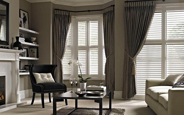 new_blinds_and_Plantation_shutters_window_living_room_shutters_01